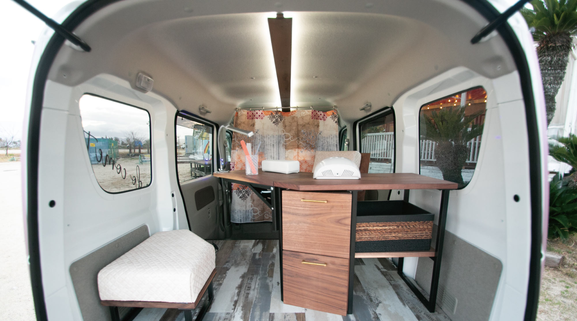 キャンピングカー内装の画像